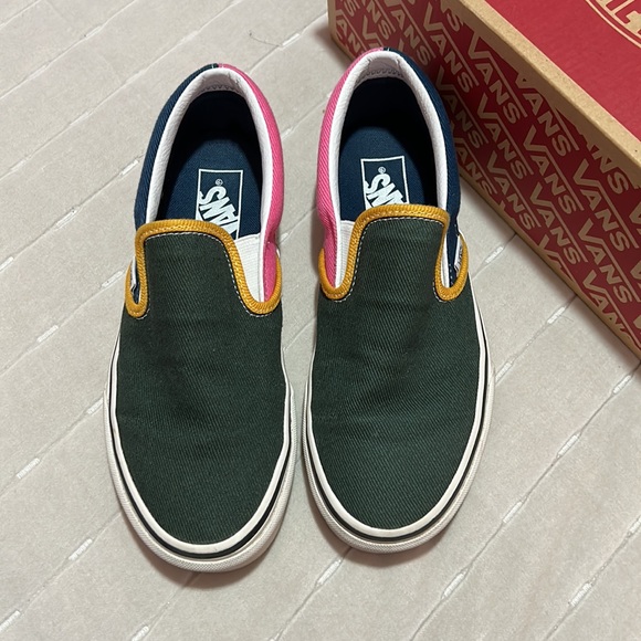 Vans - Picture 5 of 6